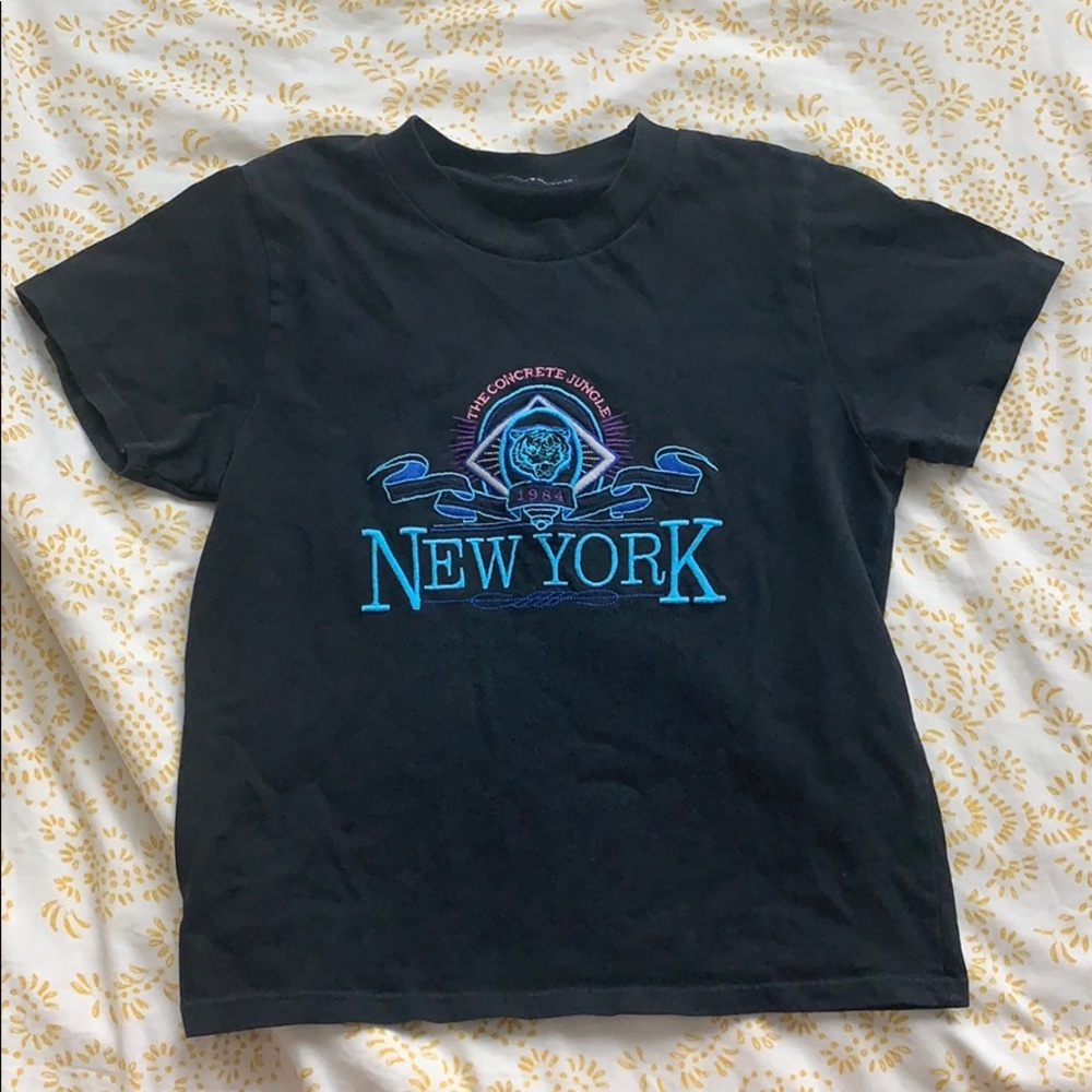 Brandy Melville New York black cropped t-shirt